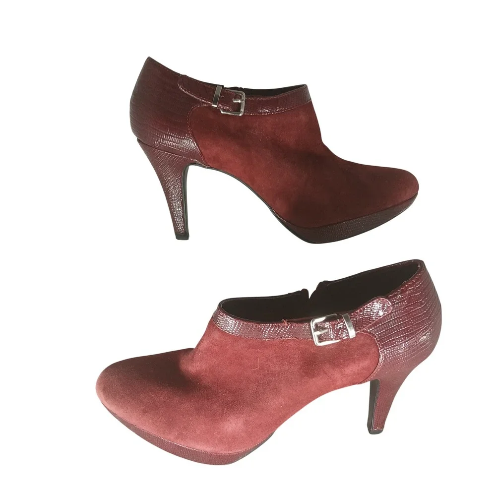 Bandolino Women Burgundy Suede‎ Snake Embossed Ankle Booties Heels Size 8.5M